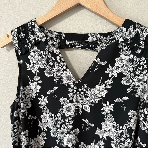 41 Hawthorn Black & White Floral Tank Top Size Medium EUC Stitch Fix - Picture 5 of 14